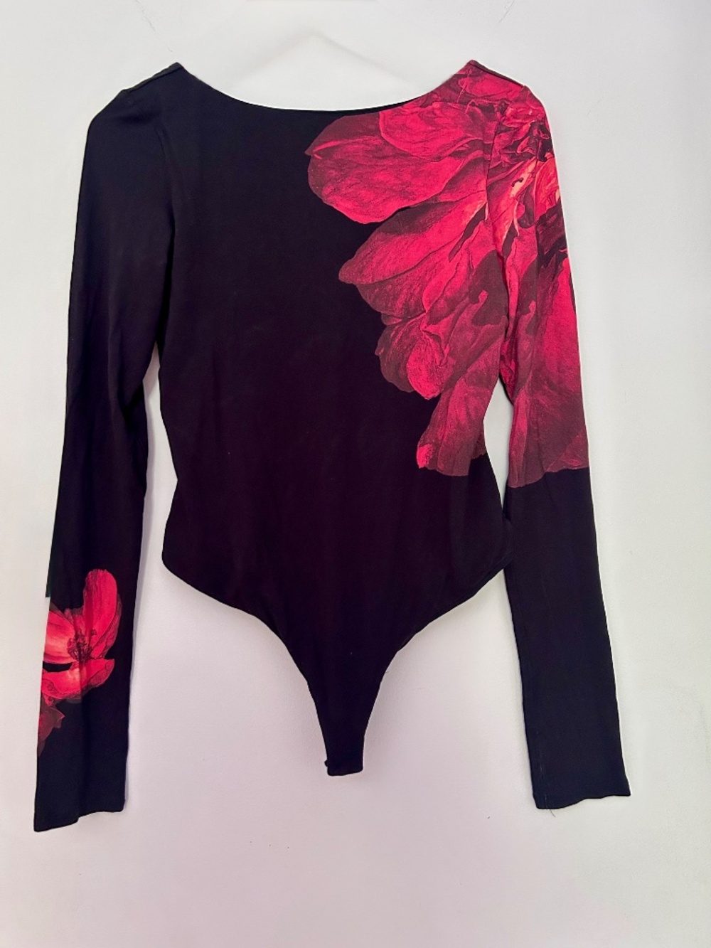 Alice + Olivia Masako Bodysuit Peony Petals Bright Ruby size M - Picture 7 of 14